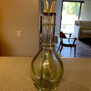 Four chamber glass decanter